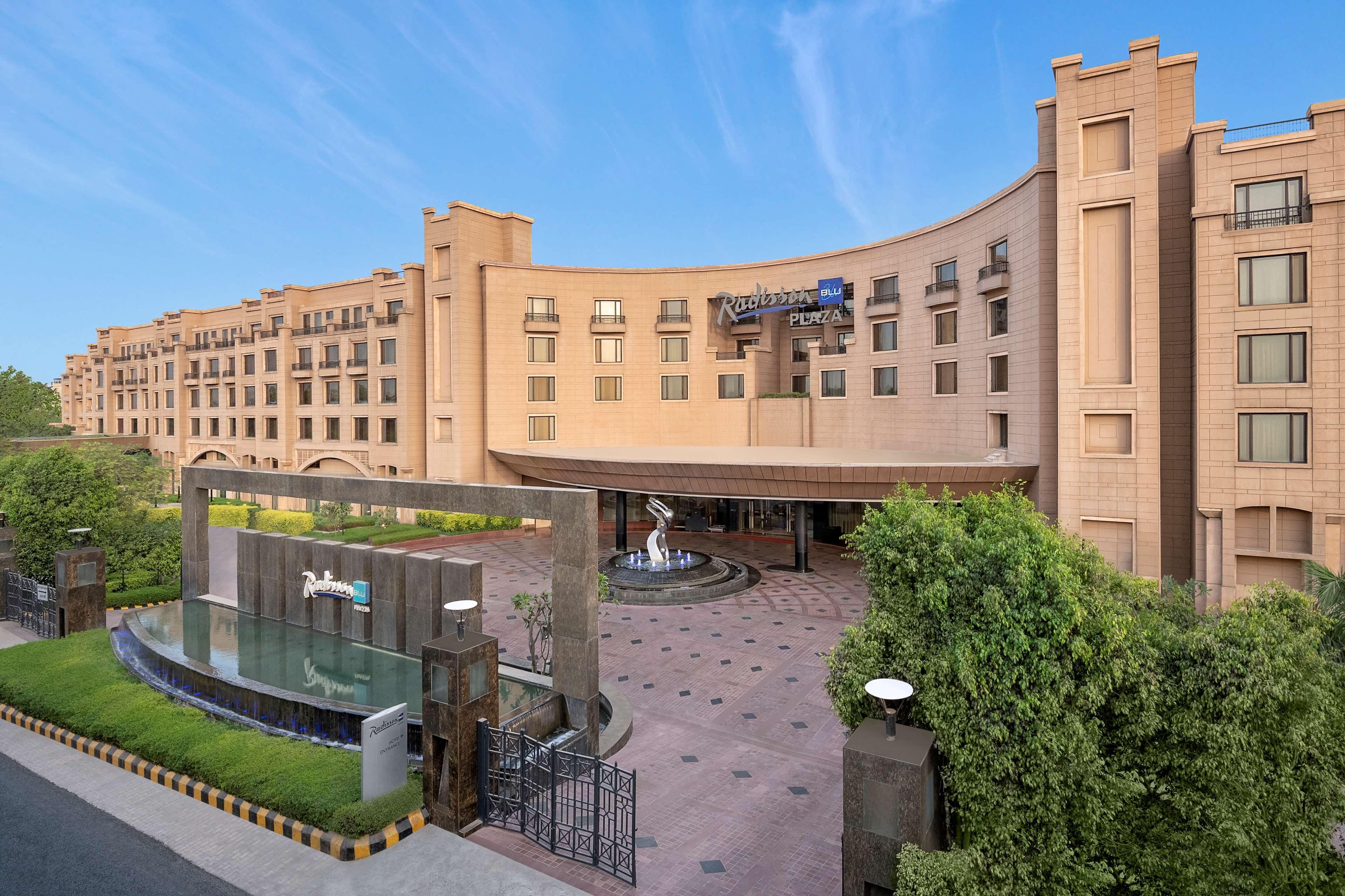 Radisson Blu Plaza Delhi Airport Hotel New Delhi Exterior photo